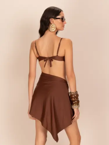 SAIA ASSIMETRICA E DETALHE EM BOTÕES