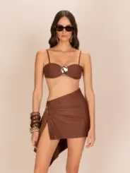 SAIA ASSIMETRICA E DETALHE EM BOTÕES