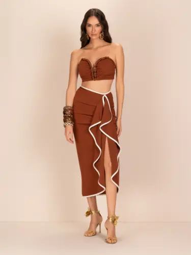 TOP ESTRUTURADO COM BORDADO