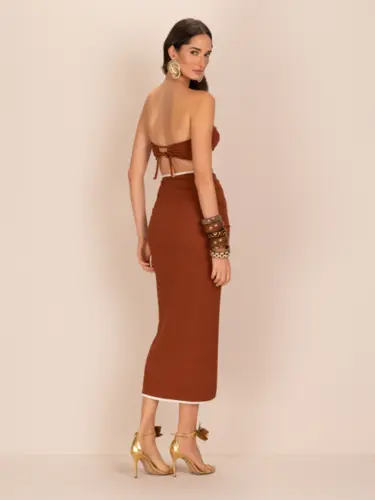 TOP ESTRUTURADO COM BORDADO